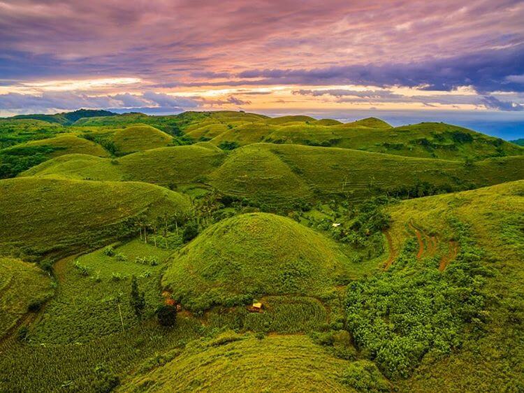 bukit Teletubbies-Hill-Viewpoint-Destinasi-Wisata-Instagramable-di-Nusa-Penida @manuteja